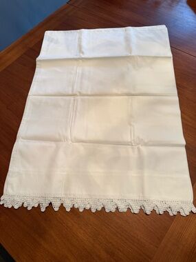 Vintage Harmony House Pair Pillowcases White On White Crochet Edge
